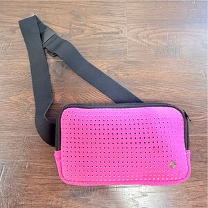 NWOT ANTINIO MELANI FUCHSIA BELT  BUM BAG FANNY PACK